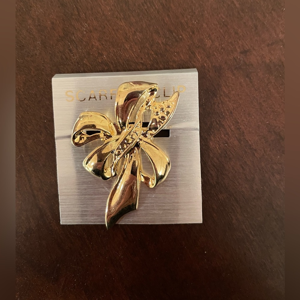 Gold Tone Scarf Clip